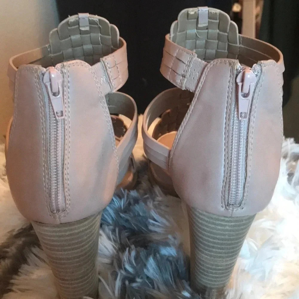 💝Sexy strappy sandals 💝 - Picture 5 of 6